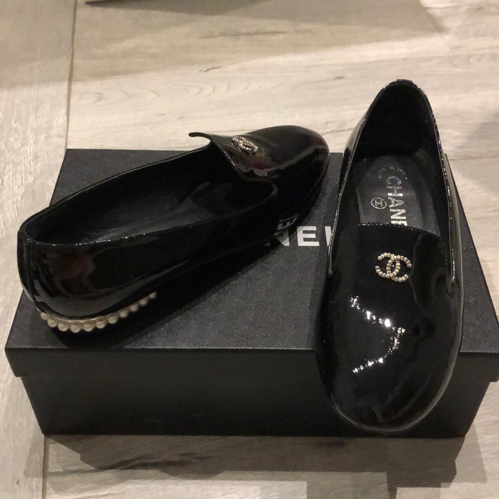 Authentic Chanel Opera Pearl Flats - Picture 3 of 10